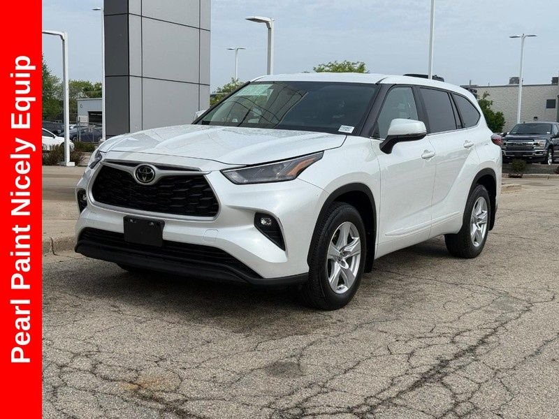 Used 2023 Pearl Toyota LE image 7