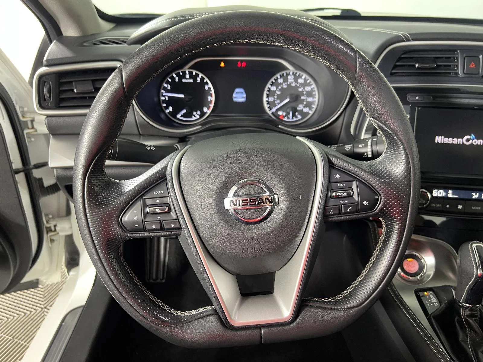 Used 2020 Pearl White Tricoat Nissan SL image 14