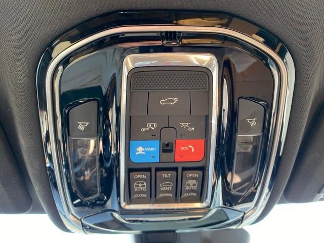 Used 2022 Black Jeep Summit image 18