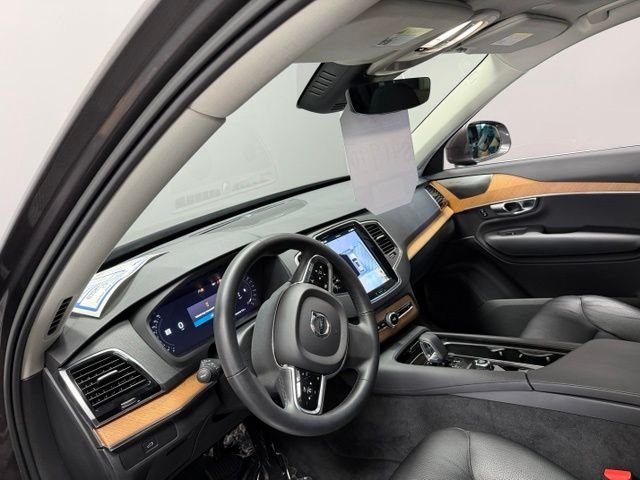Certified Used 2023 Platinum Gray Metallic Volvo B6 Plus 7-Seater image 18