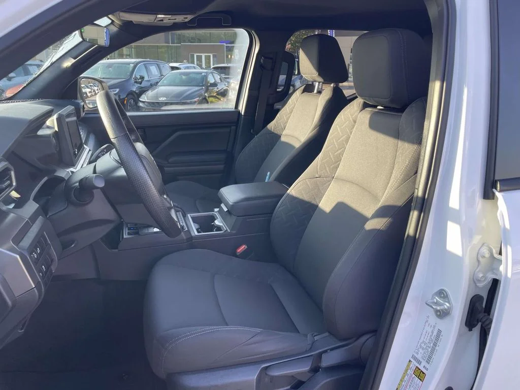 2026 Toyota Tacoma SR5 - Photo 8