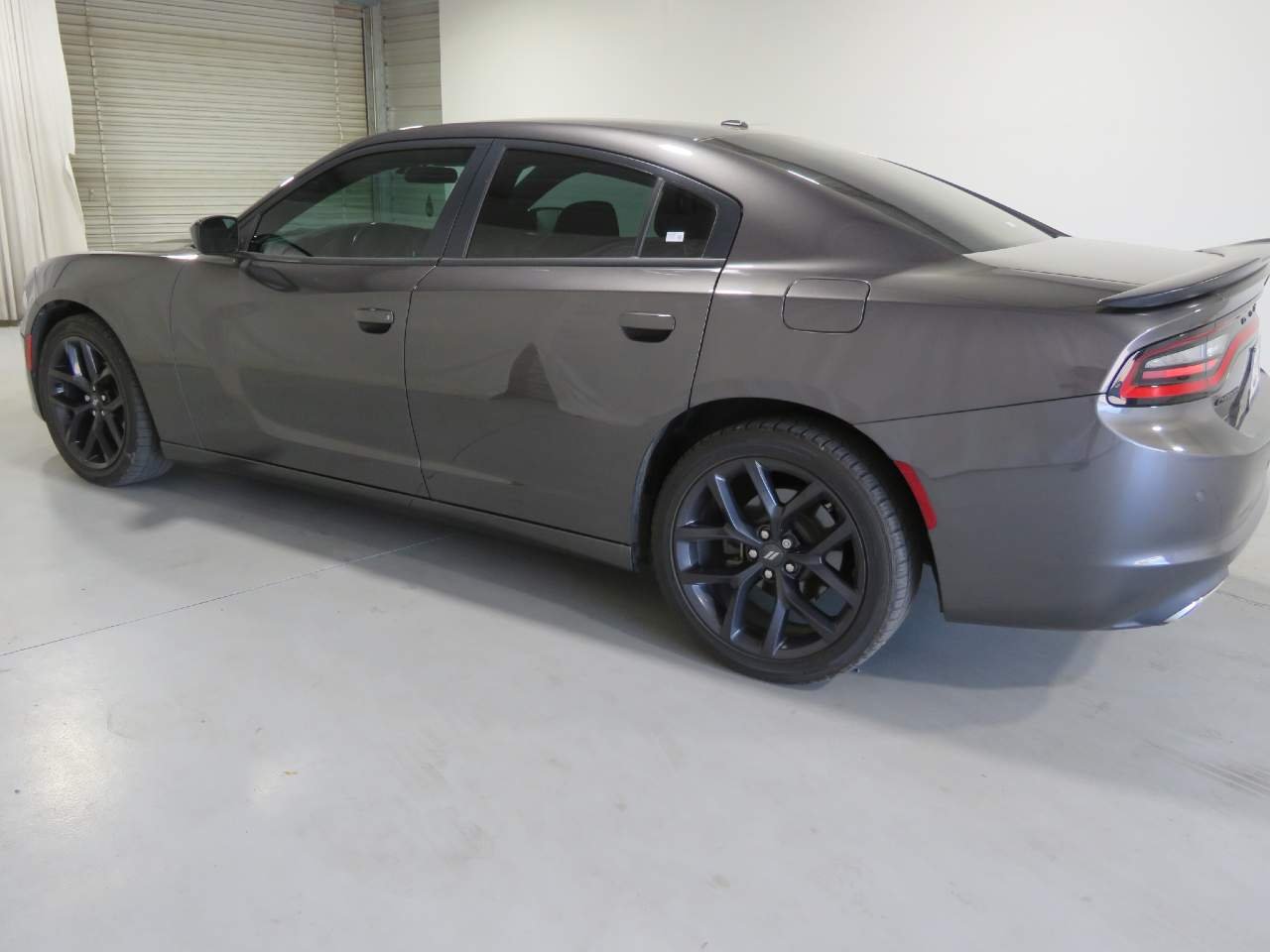 Used 2021 Granite Crystal Metallic Clear Coat Dodge SXT image 8