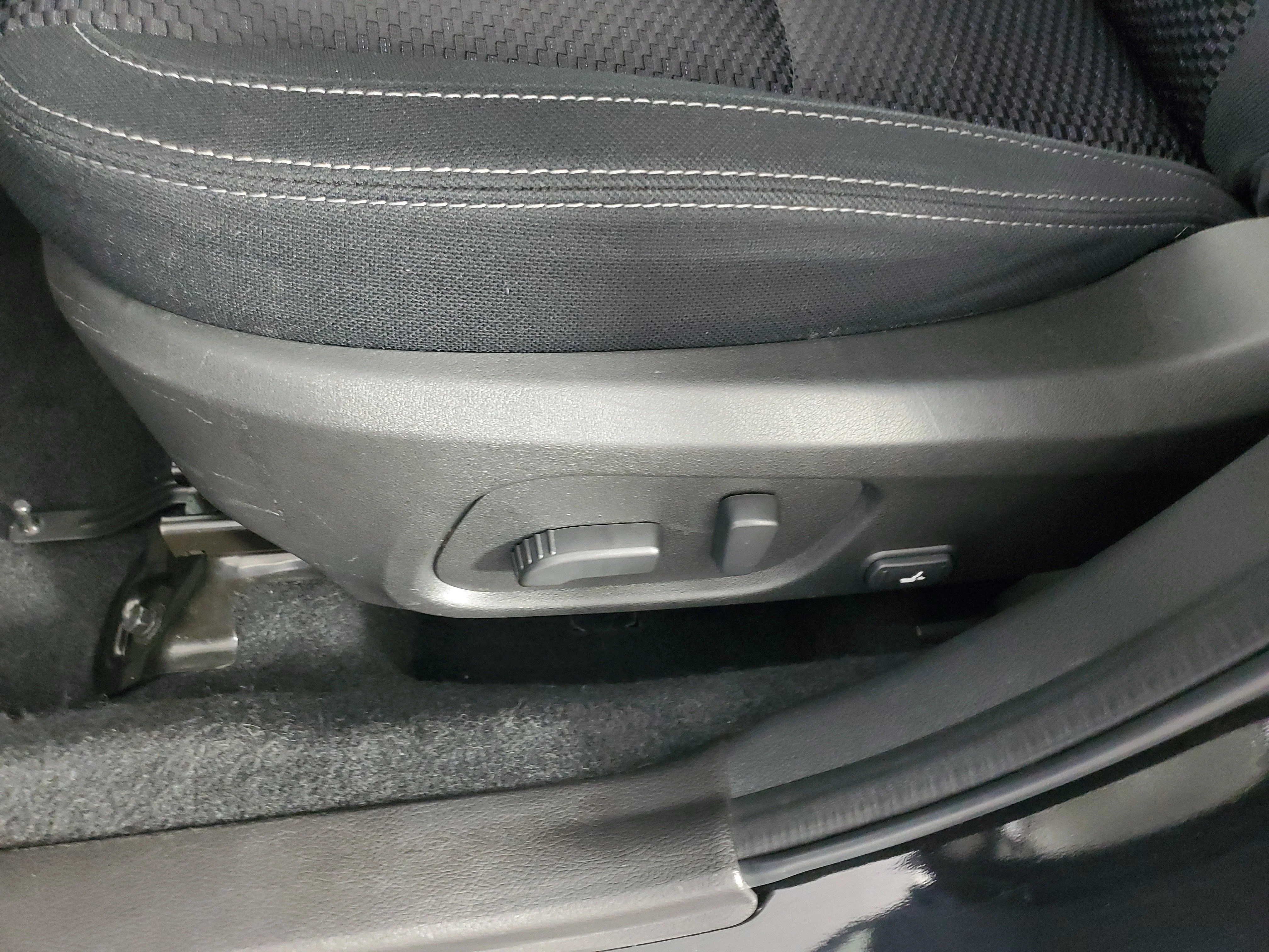 Used 2017 Crystal Black Silica Subaru Premium image 29