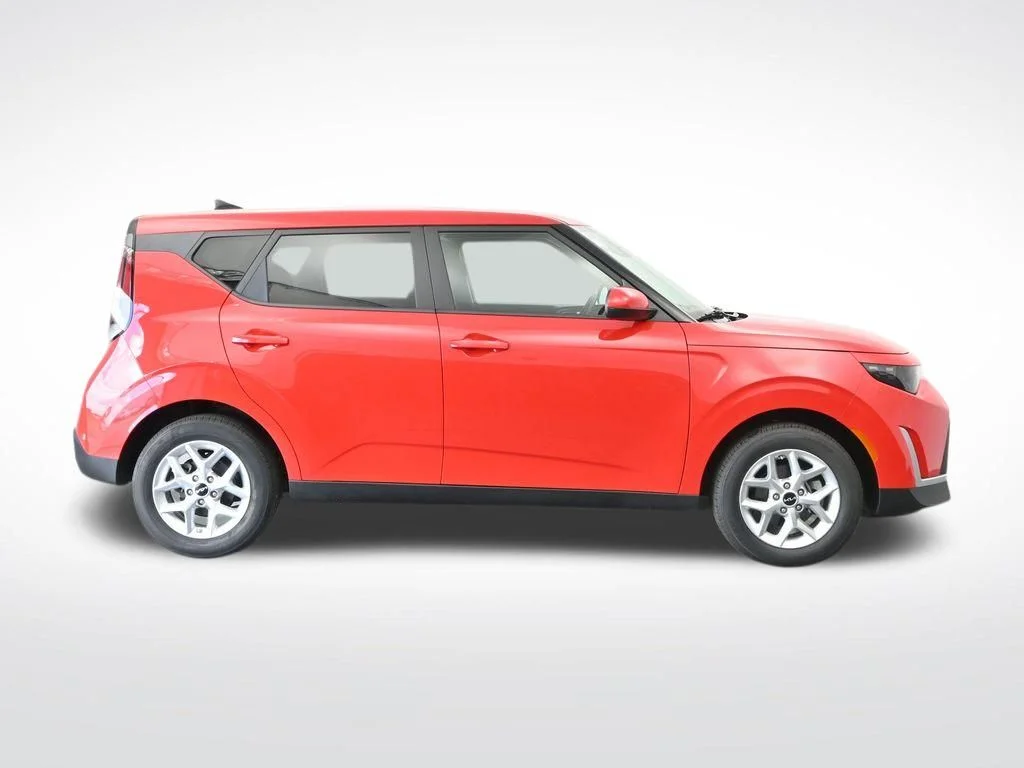 Used 2025 Red Kia LX image 4