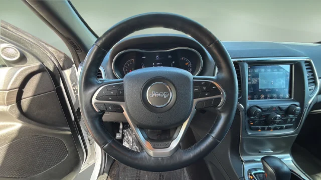 Used 2018 White Jeep Altitude image 12