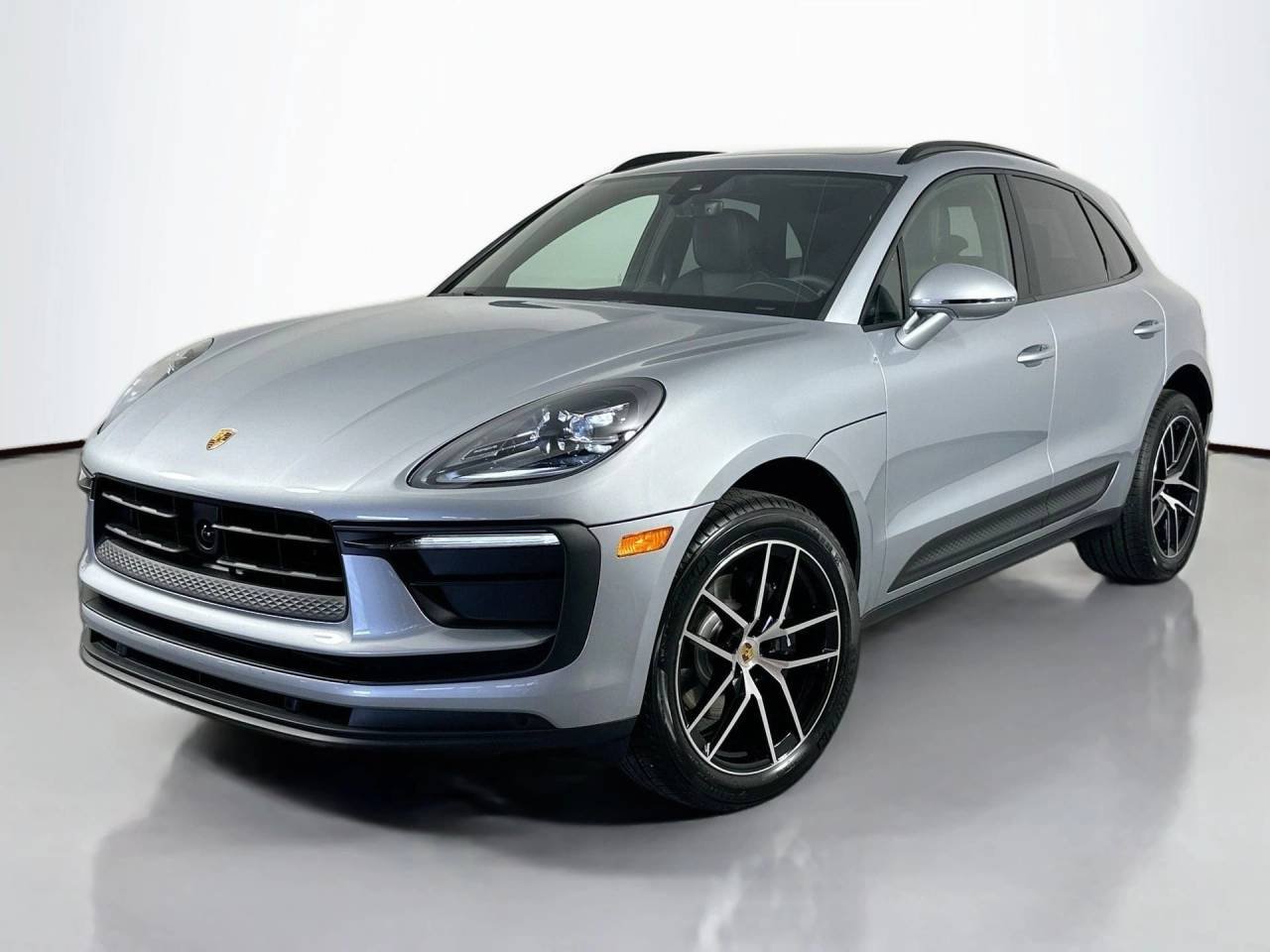 2025 Porsche Macan -'s photo