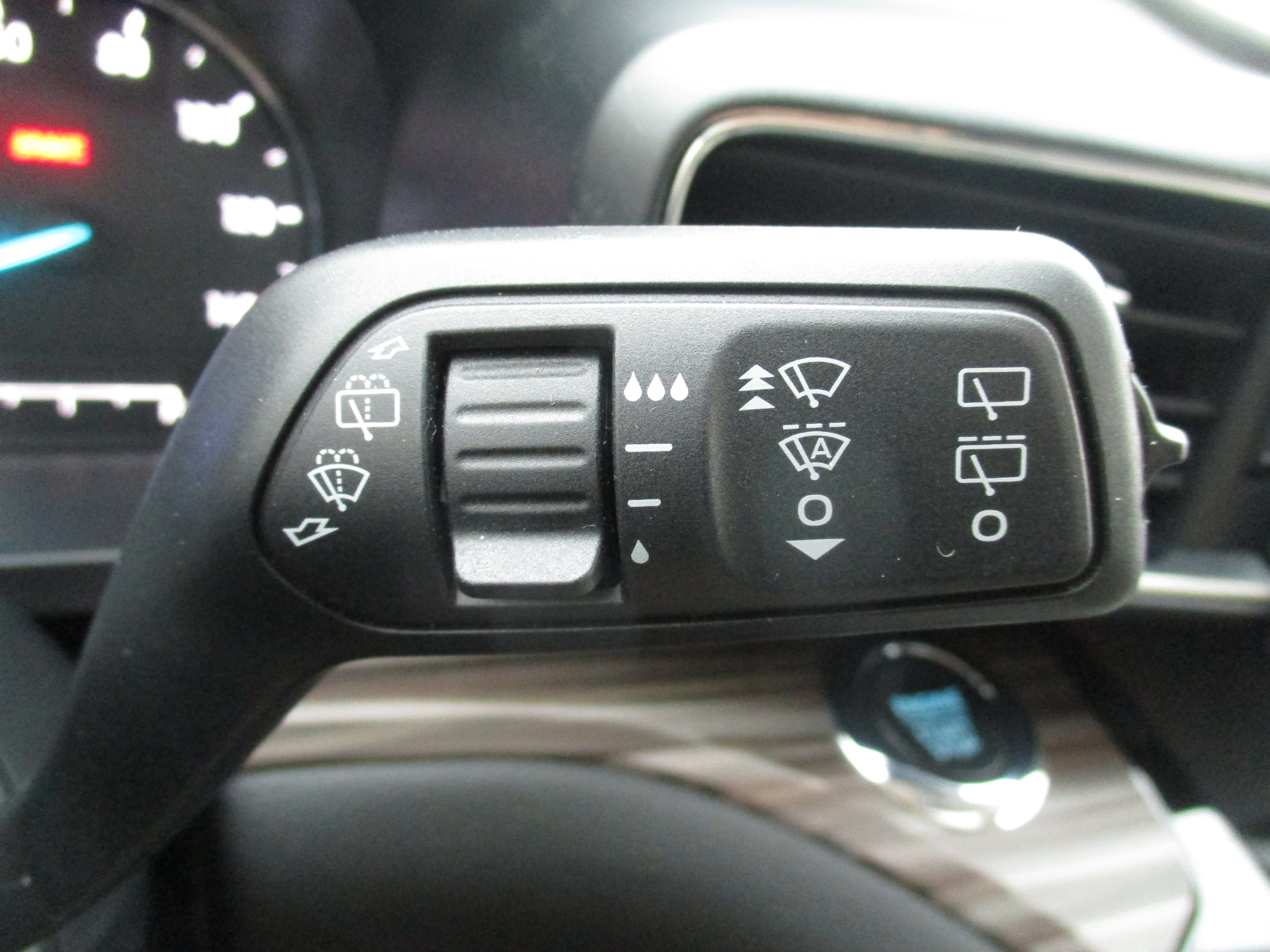 Used 2022 Star White Metallic Tri-Coat Ford Limited image 34