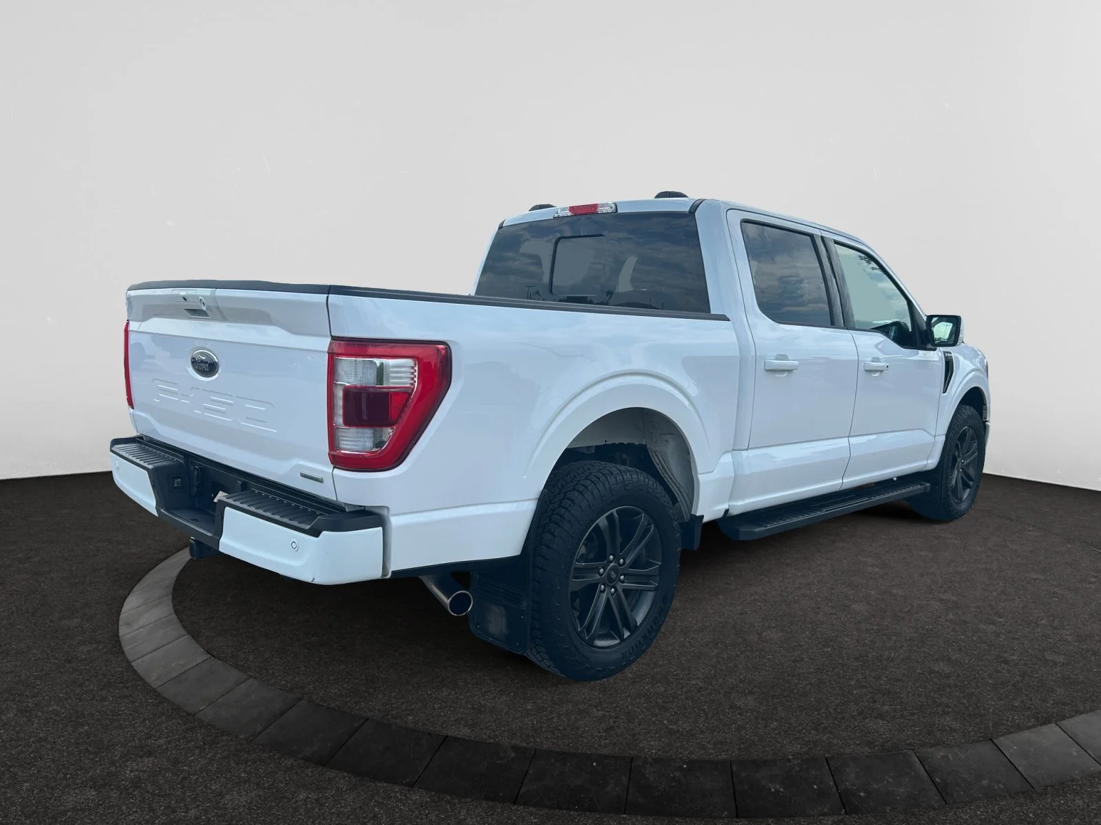 Used 2022 WHITE Ford LARIAT SuperCrew image 5