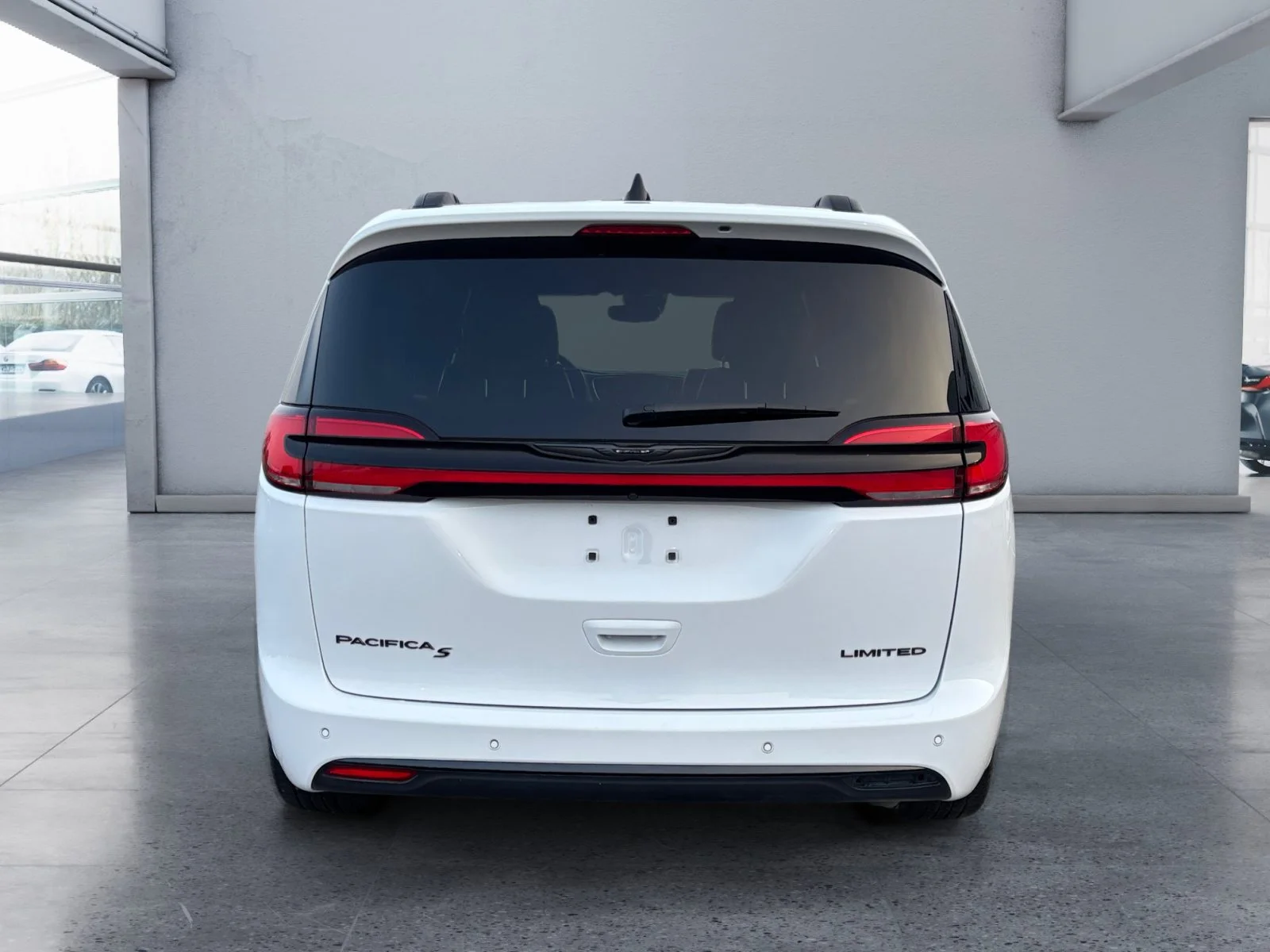 Used 2025 Bright White Chrysler Limited image 4