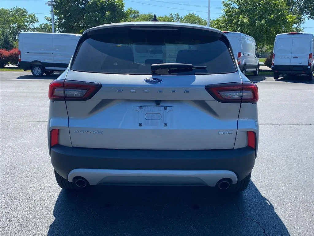 Used 2023 Iconic Silver Ford Active image 9