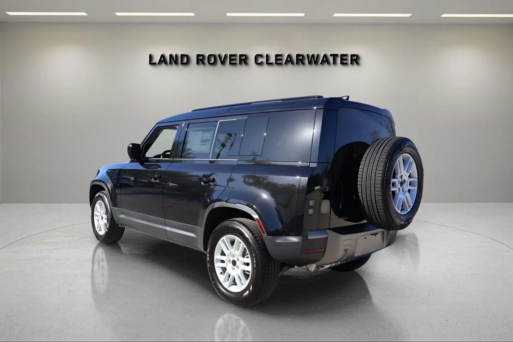 New 2026 Santorini Black Land Rover S image 3