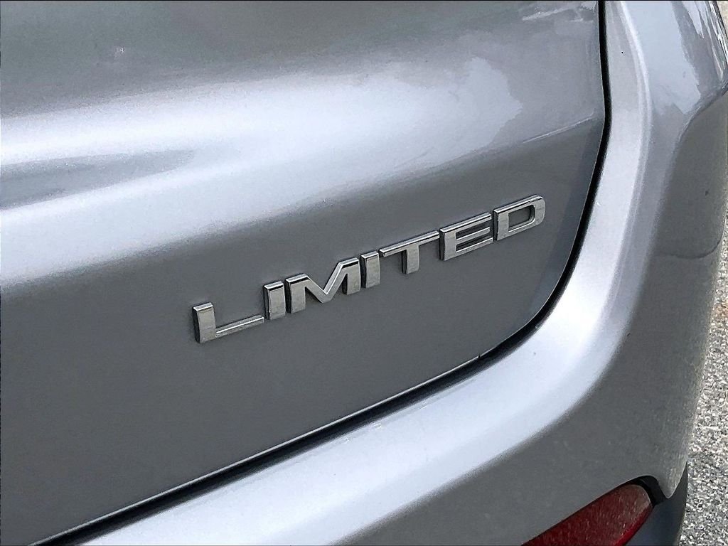 Used 2022 Silver Jeep Limited image 27