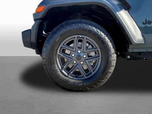 Used 2024 Gray Jeep Sport S image 34