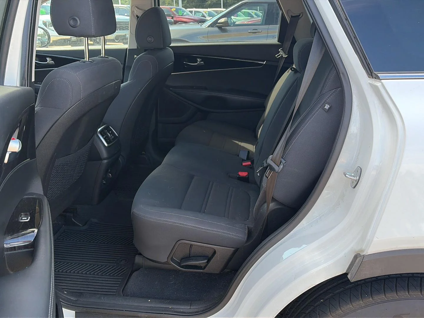 Used 2019 White Kia LX image 28