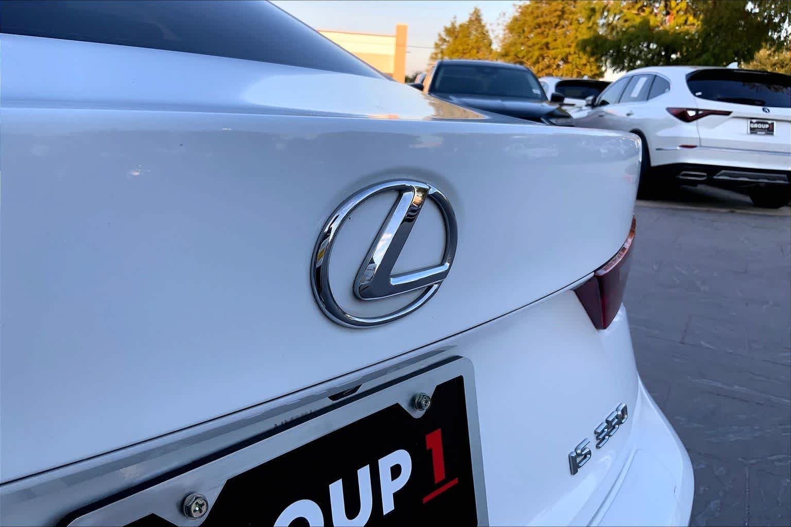 Used 2014 Ultra White Lexus  image 30
