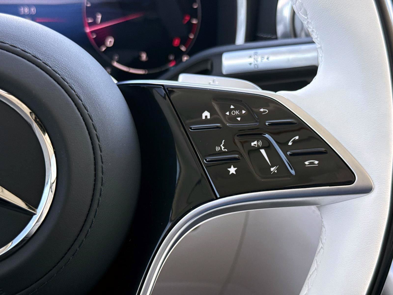 New 2027 Moonlight White Mercedes-Benz Maybach  680 Monogram Series Roadster image 35