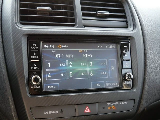 Used 2022 Red Mitsubishi 2.0 ES image 23