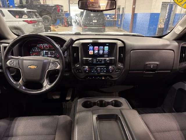 Used 2018 SUMMIT WHITE Chevrolet LT image 29