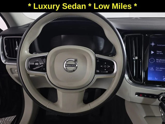 Used 2019 Black / Stone Volvo T5 Momentum image 13