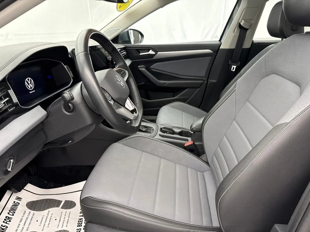 Used 2025  Volkswagen 1.5T SE image 16