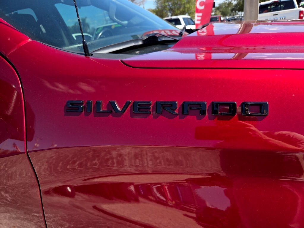 Used 2023 RADIANT RED TINTCOAT Chevrolet LT image 4