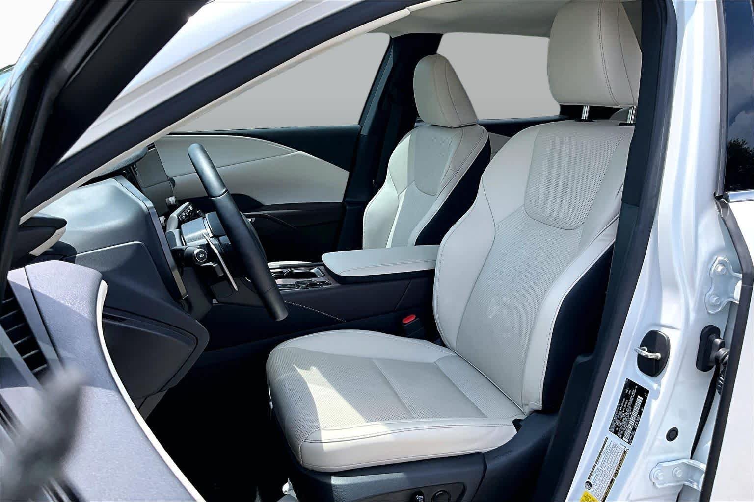Used 2023 Eminent White Pearl Lexus Premium Plus image 8