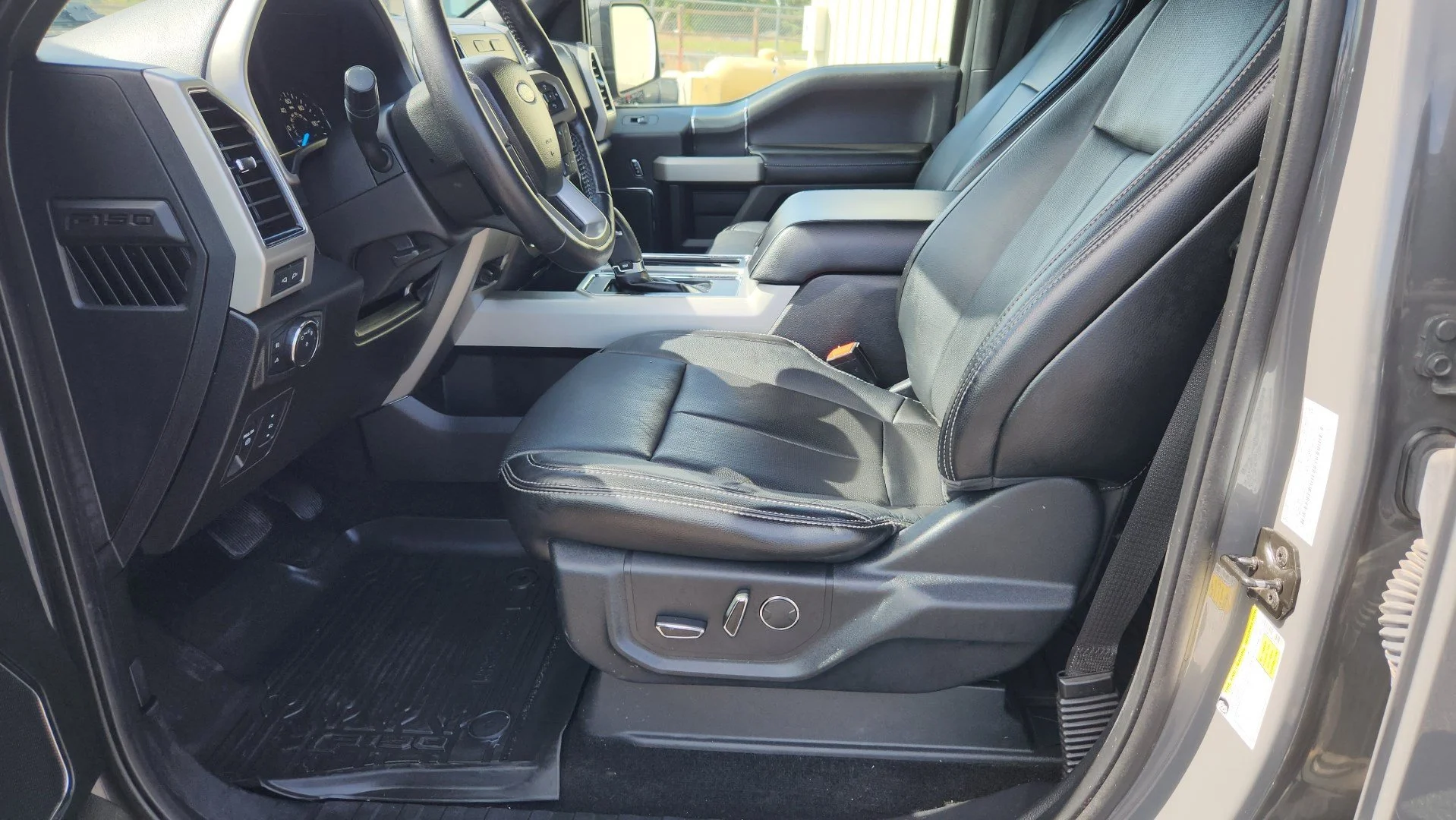 Certified Used 2018 Lead Foot Ford LARIAT image 17