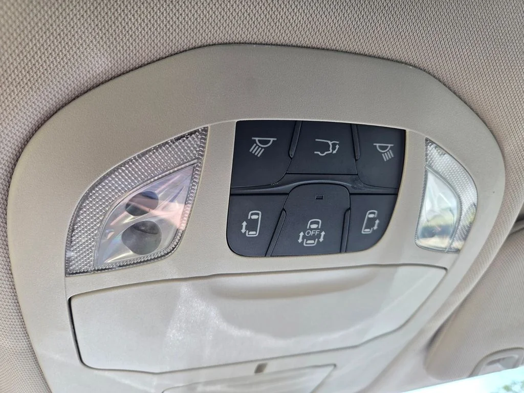 Used 2023 White Chrysler Touring L image 31