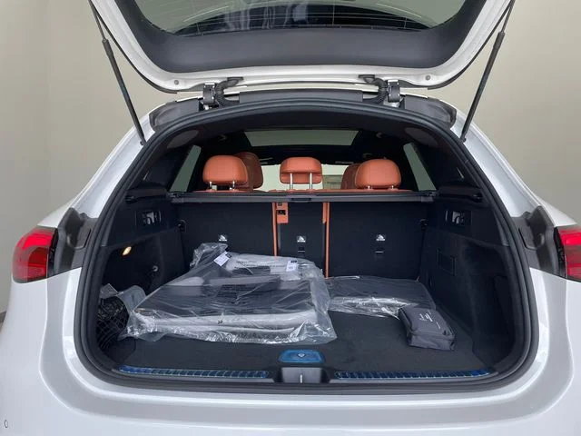 New 2027 White Mercedes-Benz GLC 300 image 8