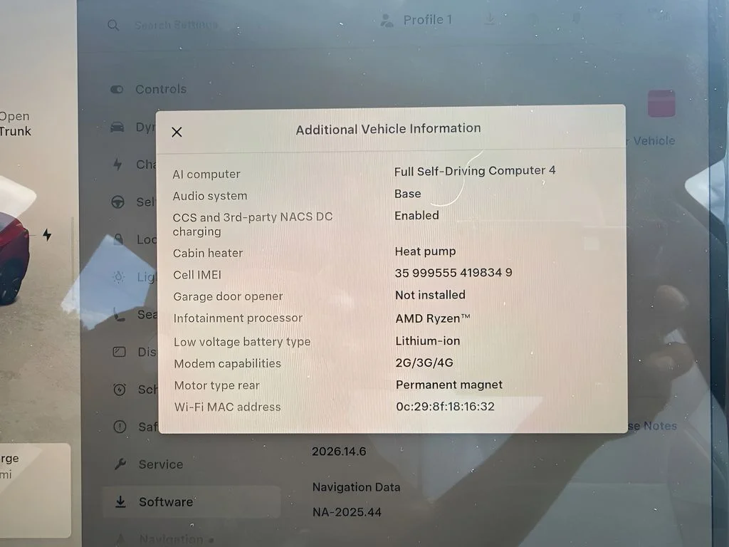 Used 2024  Tesla Base image 25