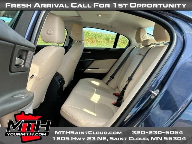 Used 2018 Black Jaguar 25t Premium image 9