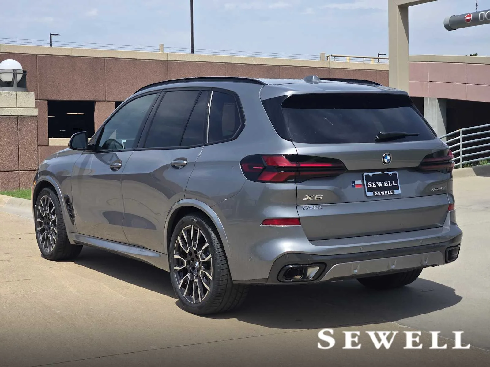 New 2026 Skyscraper Grey Metallic BMW xDrive40i image 3