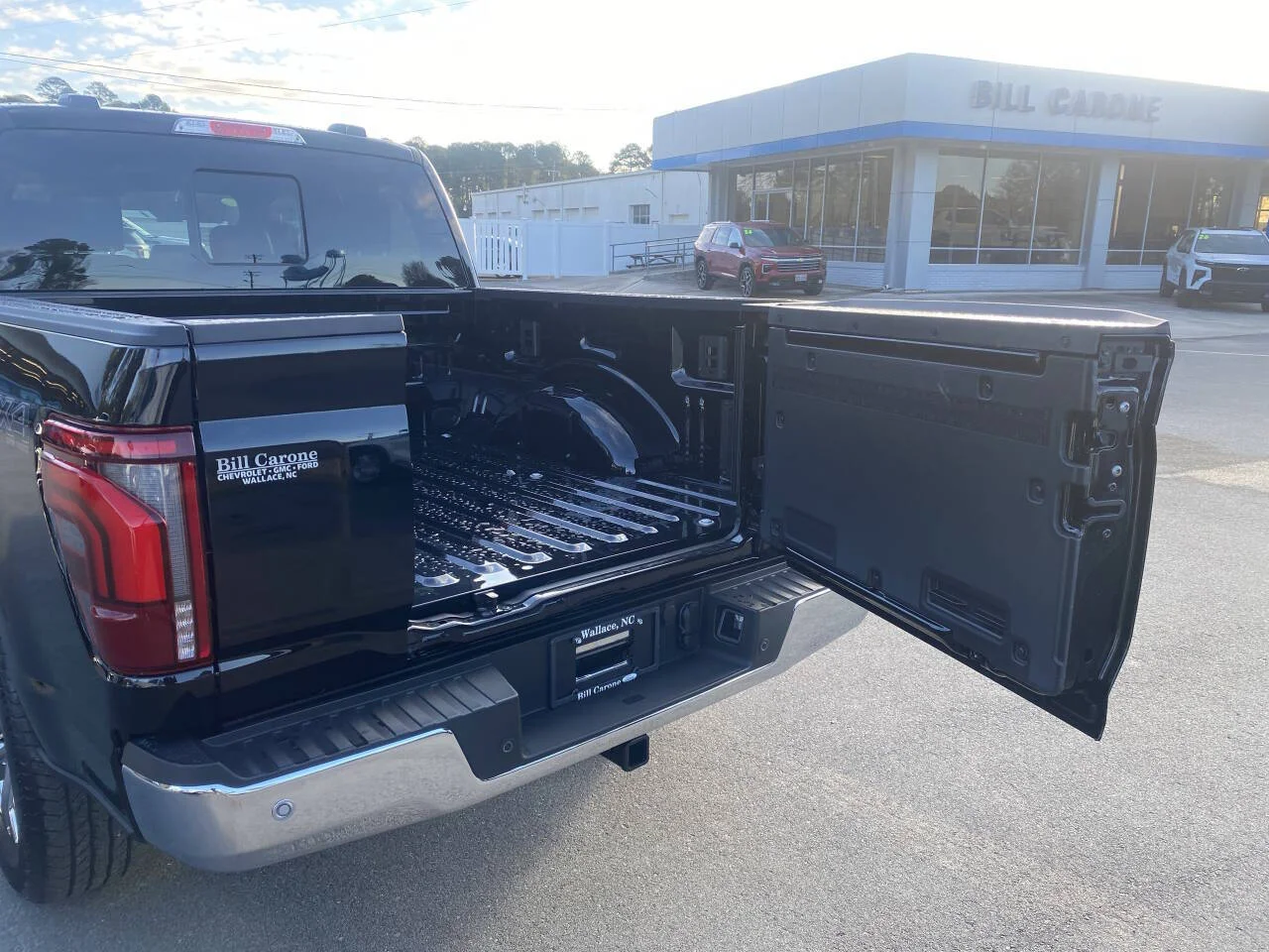 New 2026 Agate Black Ford Lariat 4x4 4dr SuperCrew 5.5 ft. SB image 5