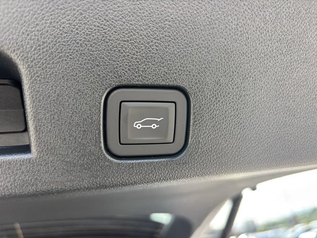 New 2026 Summit White GMC Elevation image 18