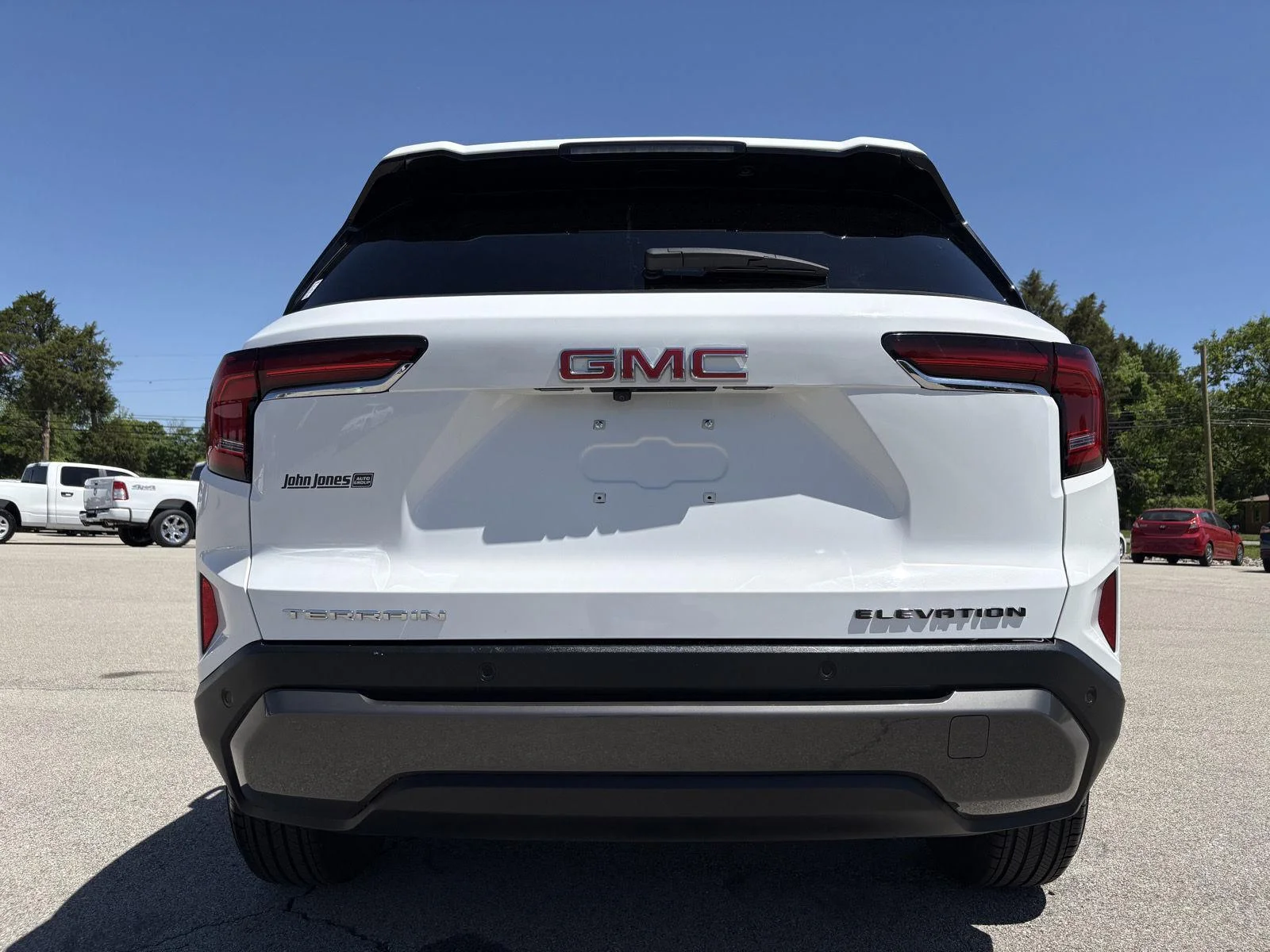 Used 2026 Summit White GMC FWD Elevation image 19