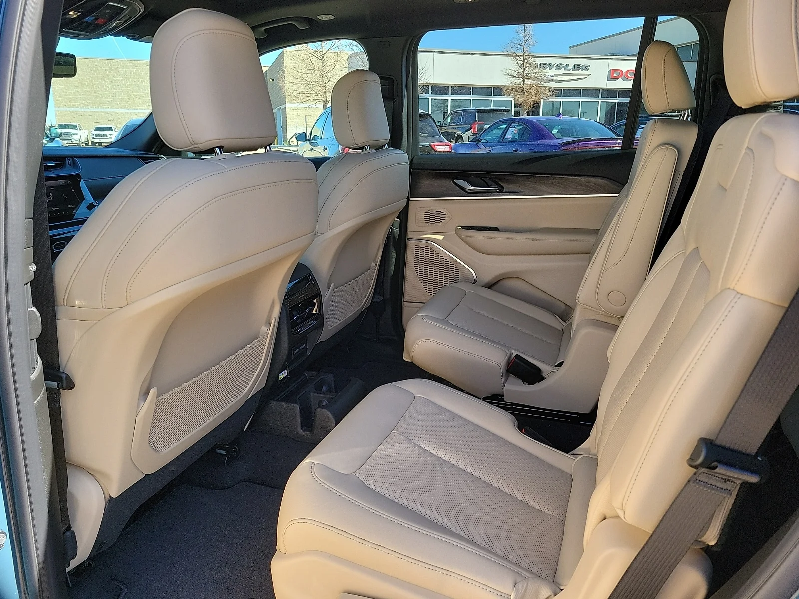 New 2026 PB5 Steel Blue Jeep L LIMITED 4X4 image 9