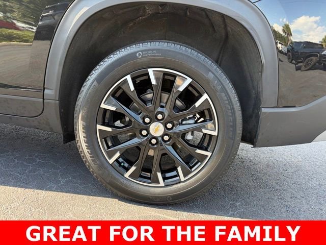 Used 2025 Mosaic Black Metallic Chevrolet LT image 10
