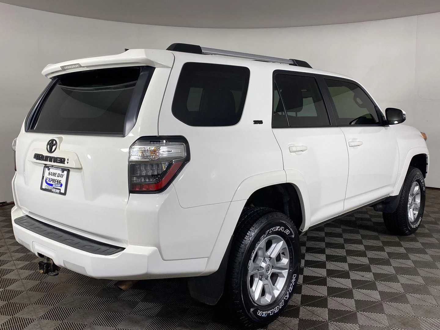 Used 2022 Super White Toyota SR5 Premium image 23