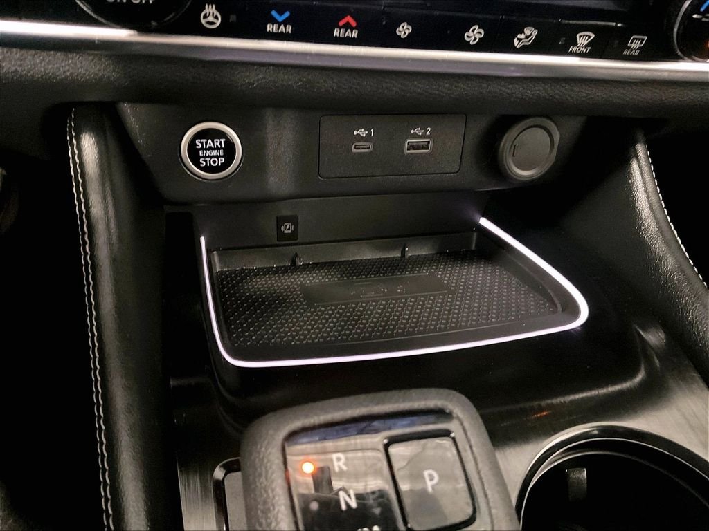 Used 2023 Gold Nissan Platinum image 27