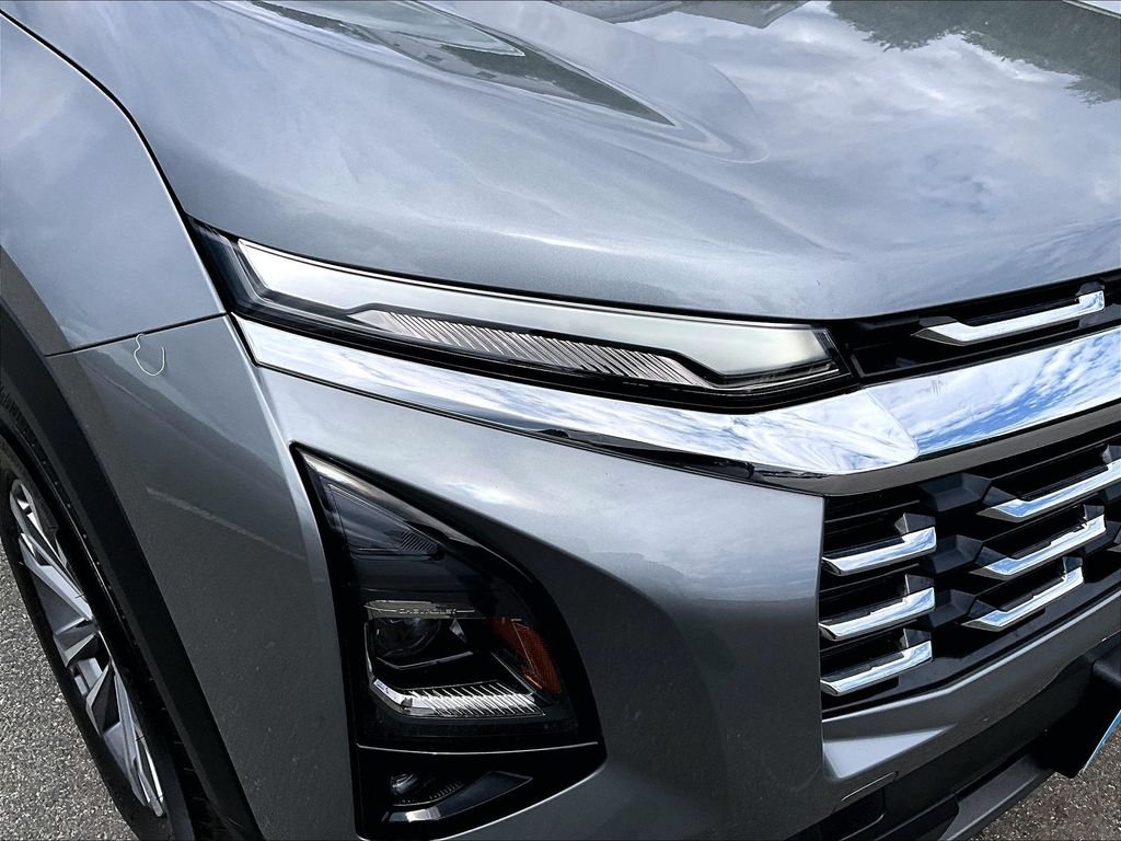 Used 2025 Gray Chevrolet LT image 32