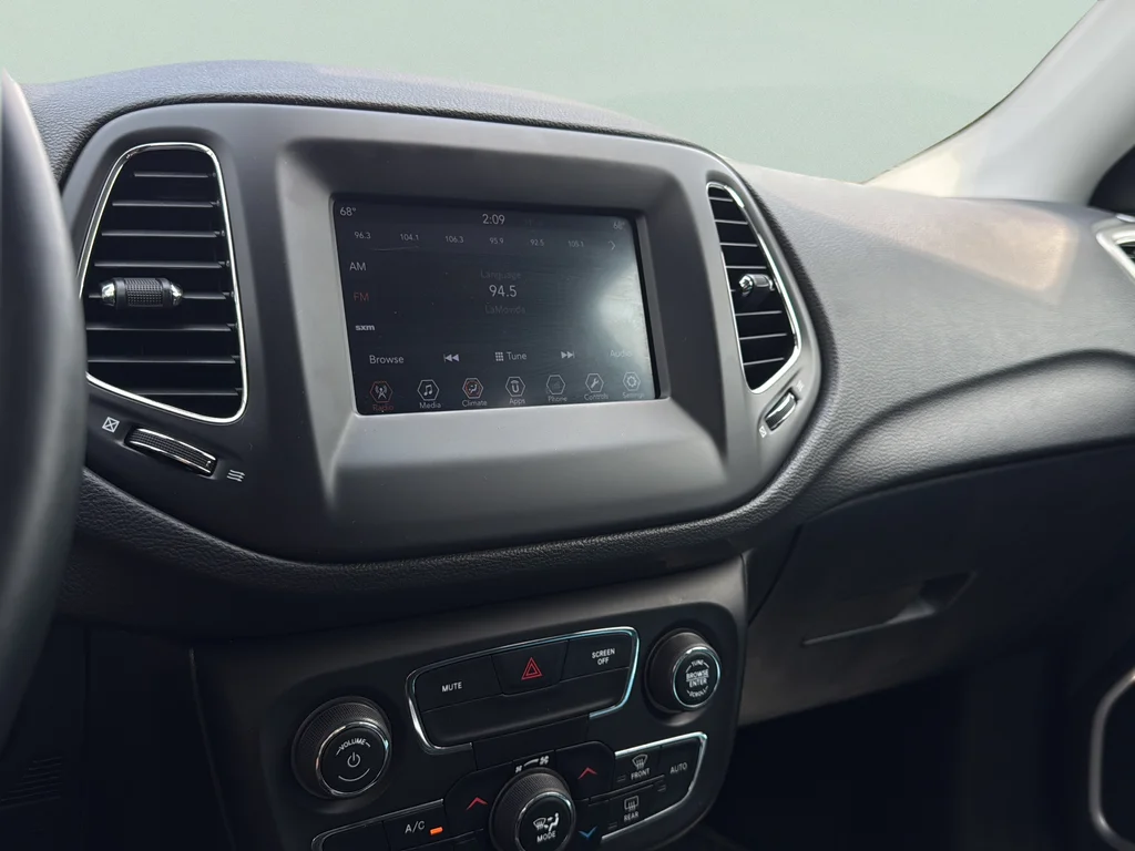 Used 2018 White Clearcoat Jeep Latitude image 13