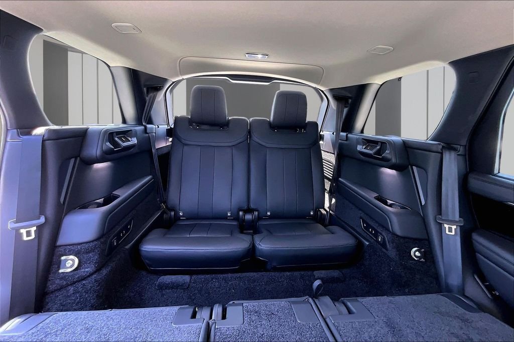 New 2026 SANTORINI BLACK Land Rover SE LWB 7-Seats / V8 image 10