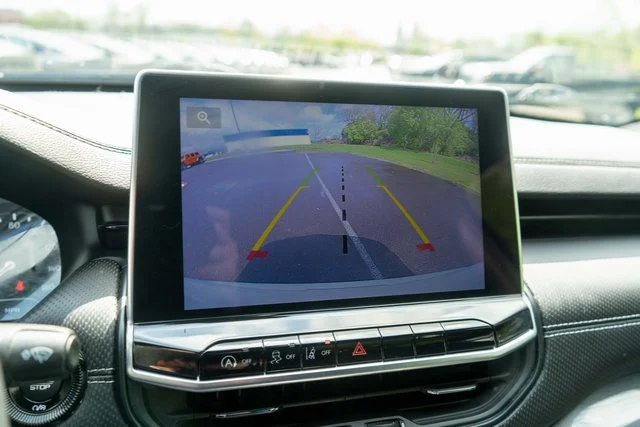 Used 2023 White Jeep Latitude image 26