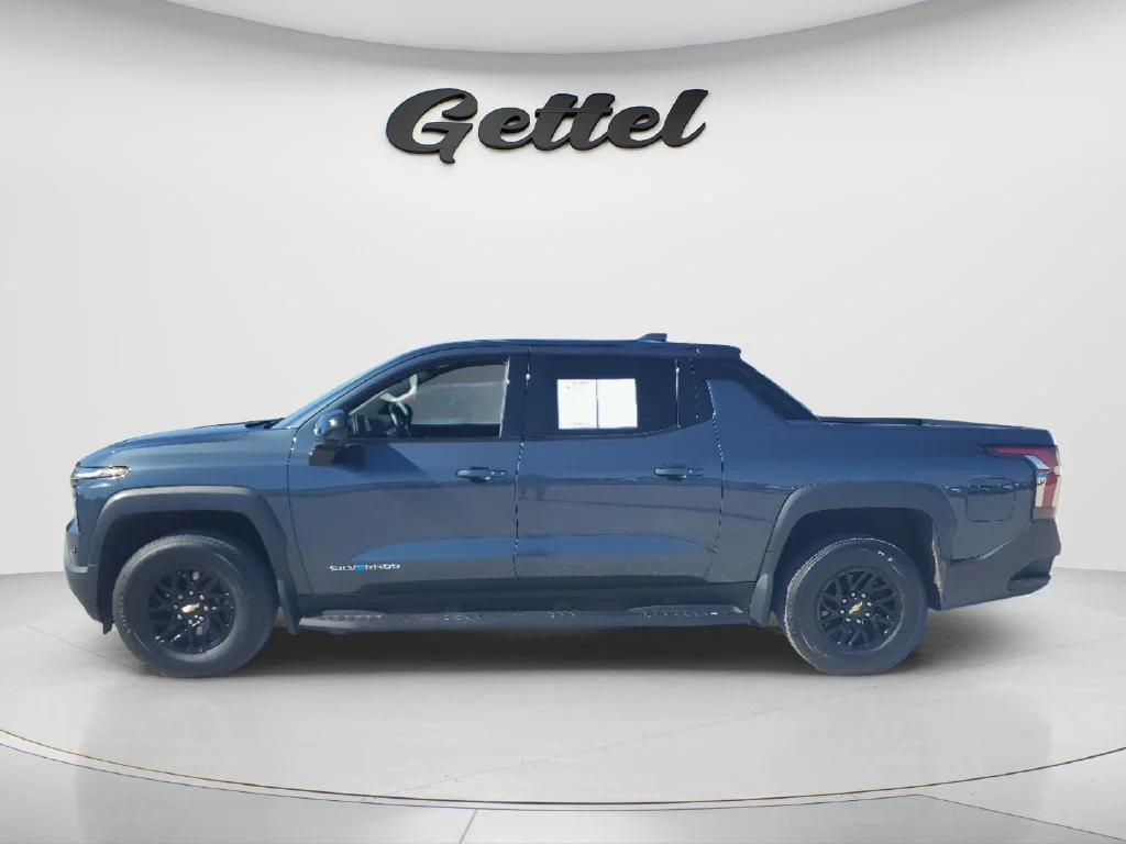 Used 2026 Blue Smoke Metallic Chevrolet LT - Standard Range image 15
