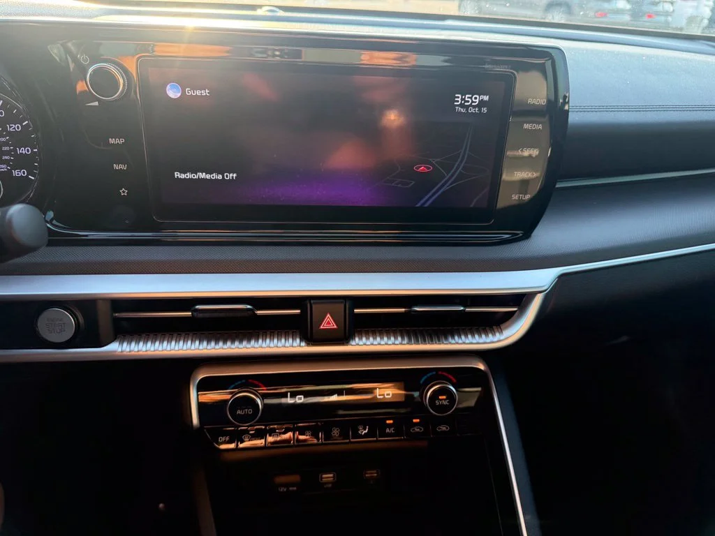 Used 2022 White Kia GT-Line image 9