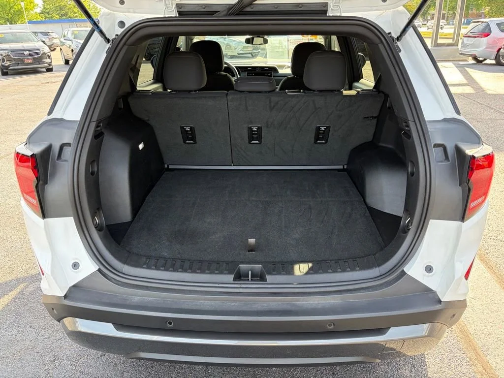 Used 2025 Summit White GMC Elevation image 7