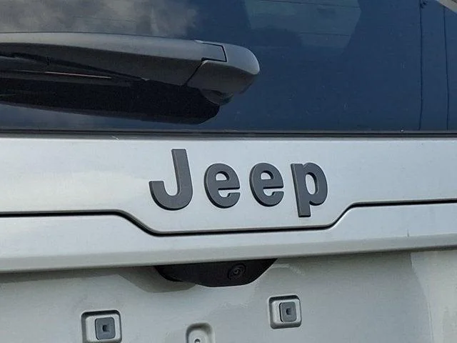 New 2026 Silver Zynith Clear-Coat Exterior Paint Jeep  image 11