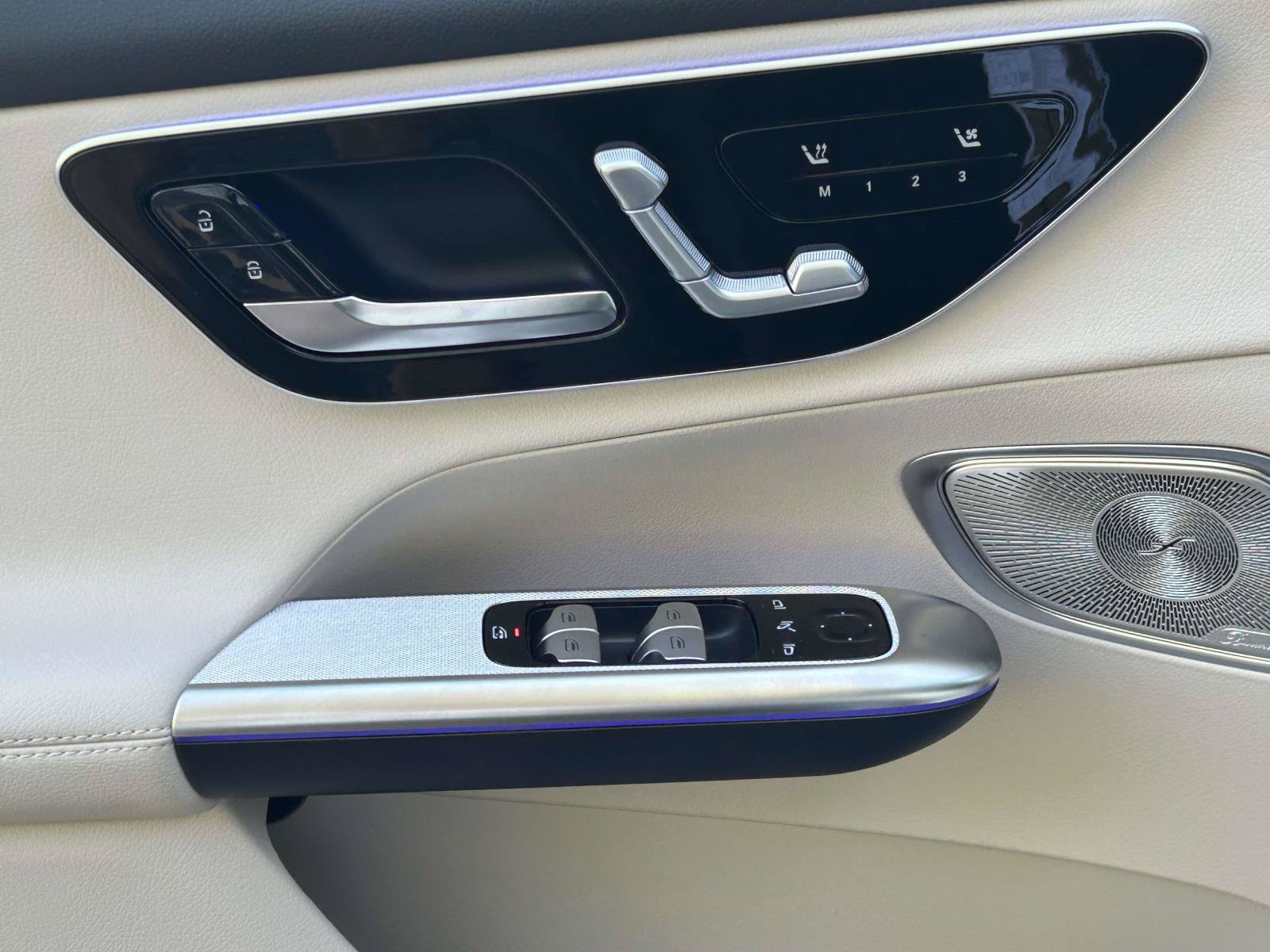 New 2027 Graphite Grey Metallic Mercedes-Benz GLC 300 SUV image 18