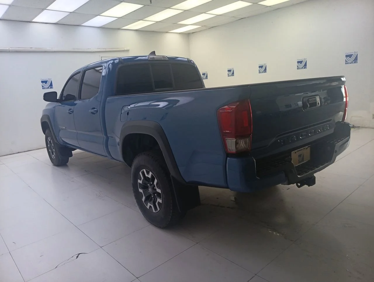 Used 2016 Inferno Toyota SR5 image 6