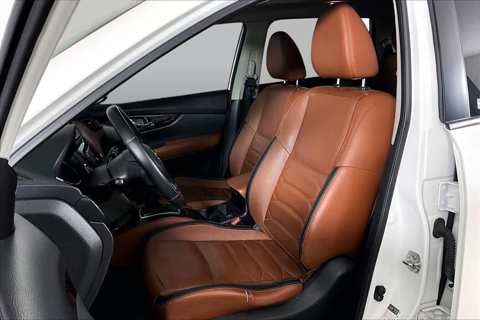 Used 2018 Pearl White Nissan SL image 8
